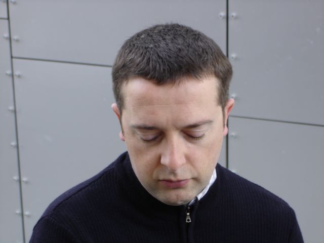 sg-eyesclosed